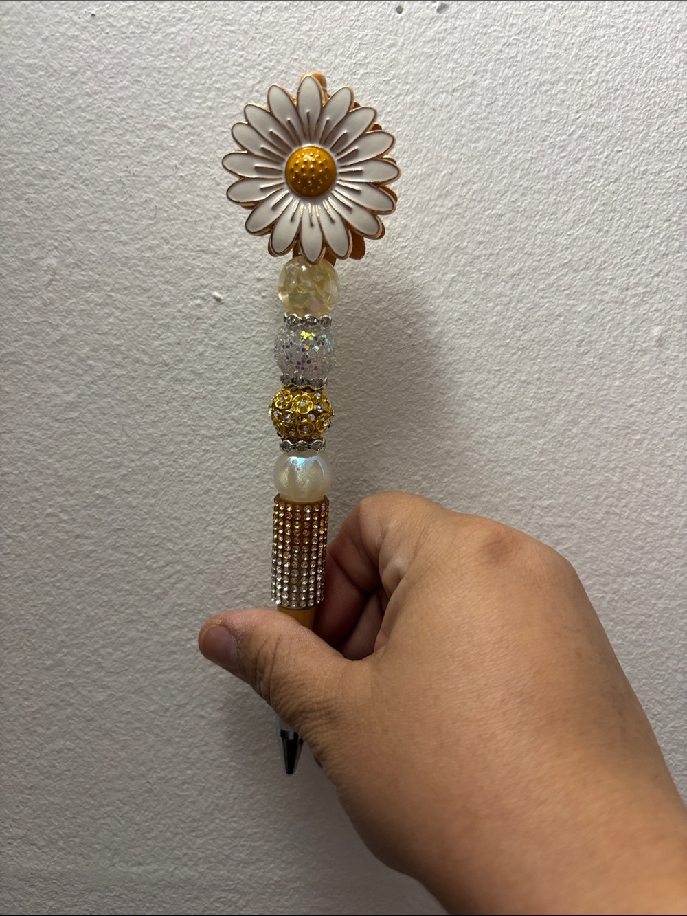 Daisy Charm Beaded Pen - Gold and White